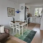 B Med Dejlig Privat Gardhave Pa Thuro Kaeledyr Er Ikke Gratis Og Skal Tilfojes Apartamento