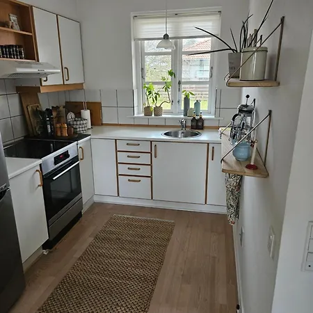 B Med Dejlig Privat Gardhave Pa Thuro Kaeledyr Er Ikke Gratis Og Skal Tilfojes