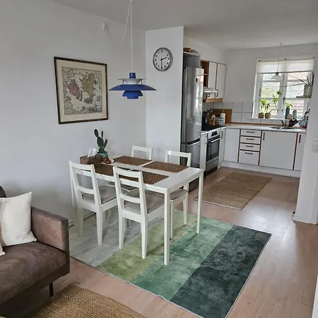 B Med Dejlig Privat Gardhave Pa Thuro Apartment