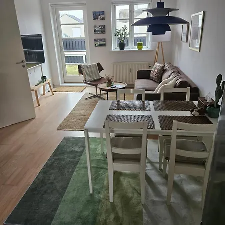 B Med Dejlig Privat Gardhave Pa Thuro Kaeledyr Er Ikke Gratis Og Skal Tilfojes 公寓 斯文堡