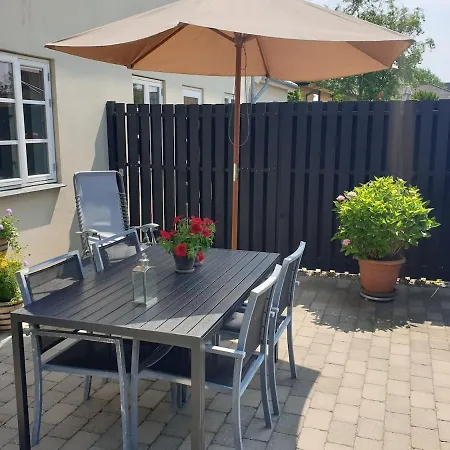 B Med Dejlig Privat Gardhave Pa Thuro Apartment *