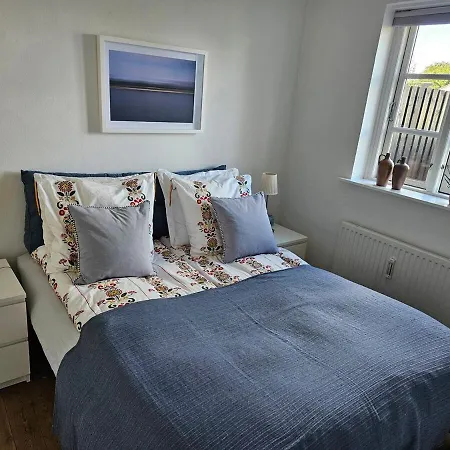 B Med Dejlig Privat Gardhave Pa Thuro Kaeledyr Er Ikke Gratis Og Skal Tilfojes