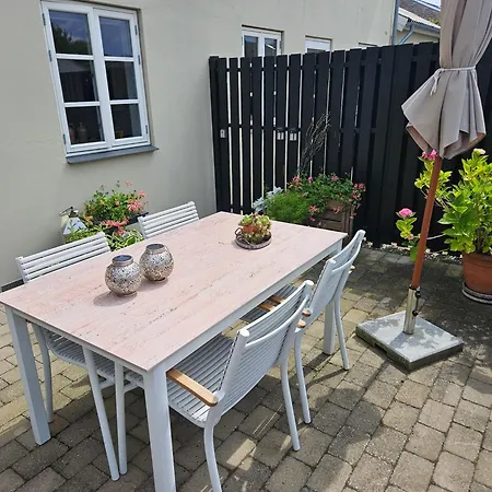 B Med Dejlig Privat Gardhave Pa Thuro Kaeledyr Er Ikke Gratis Og Skal Tilfojes Apartamento Svendborg
