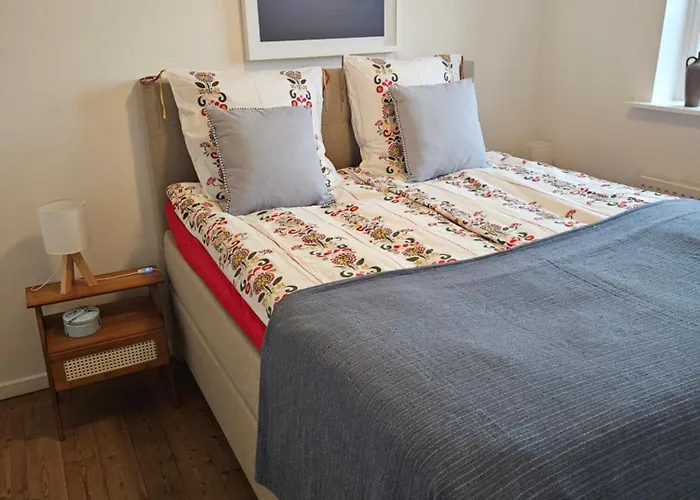 B Med Dejlig Privat Gardhave Pa Thuro Kaeledyr Er Ikke Gratis Og Skal Tilfojes